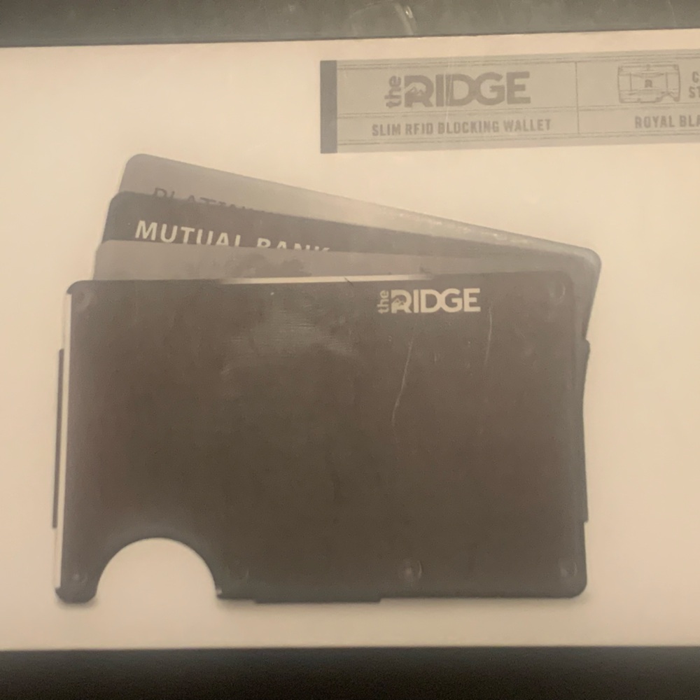 The Ridge Wallet with Cash Strap